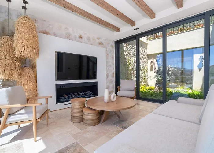 Calliope, Epic Elegance Retreat Villa